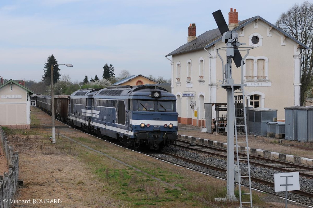 Les BB67527 et BB67509 à Huriel.