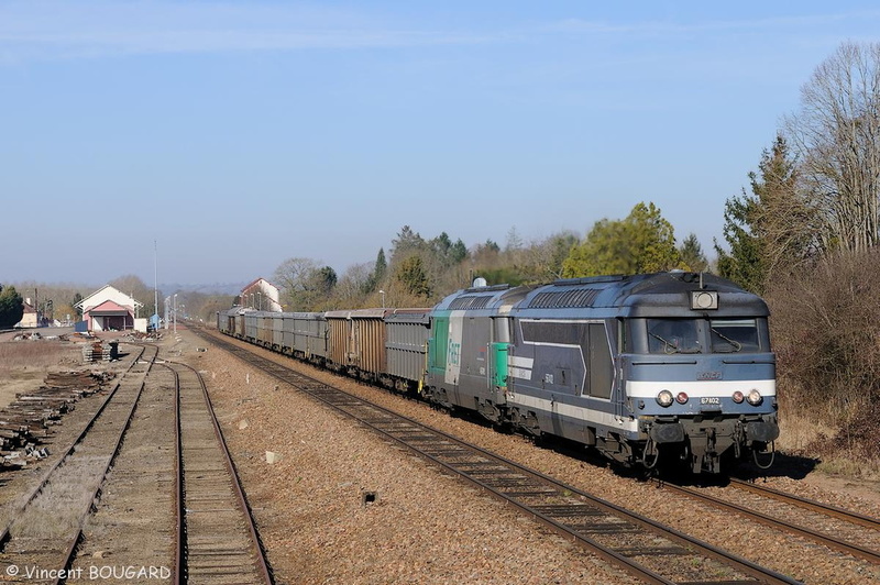 BB67402 and BB67461 at La Guerche-sur-l'Aubois.