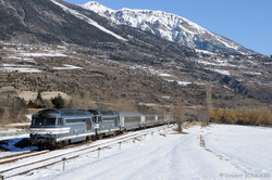 Les BB67624 et BB67359 à Châteauroux-les-Alpes.