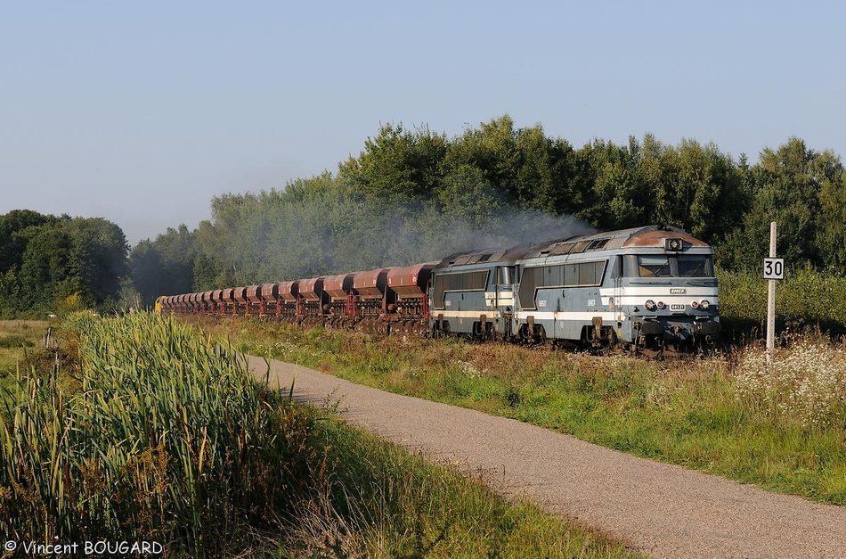 Les A1A A1A 68521 et A1A A1A 68520 à Magny-Vernois avec leur train de Fret pour Villersexel. 68521&68520_magny-vernois.jpg