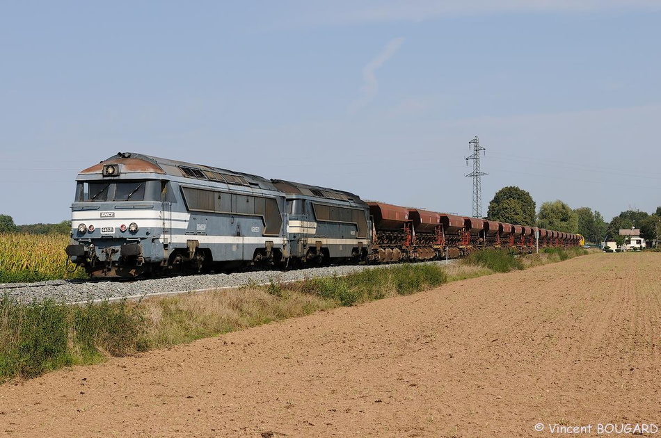 Les A1A A1A 68521 et A1A A1A 68520 à Vouhenans avec leur train de Fret pour Villersexel. 68521&68520_vouhenans_2.jpg