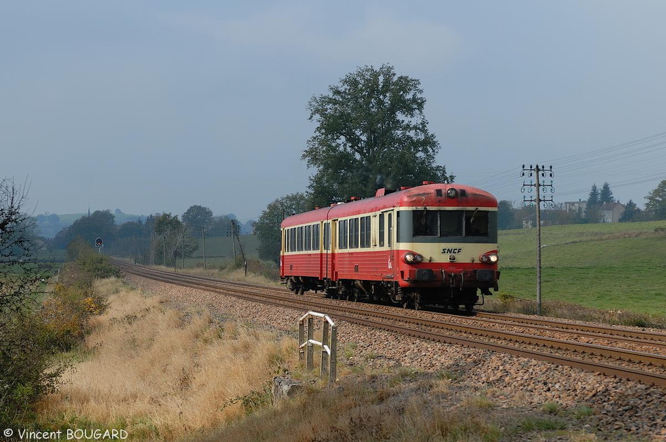 X4725 at Etang-sur-Arroux.