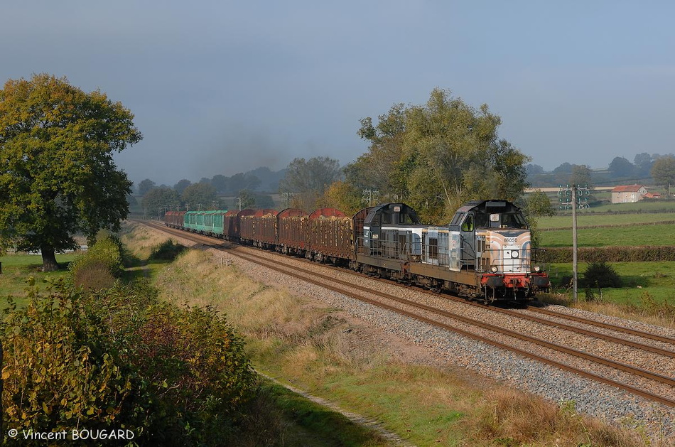 Les BB66050 et BB66261 à Mesvres.