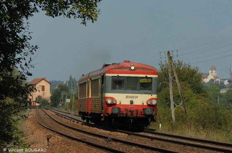 L'X4533 à Cercy-la-Tour.