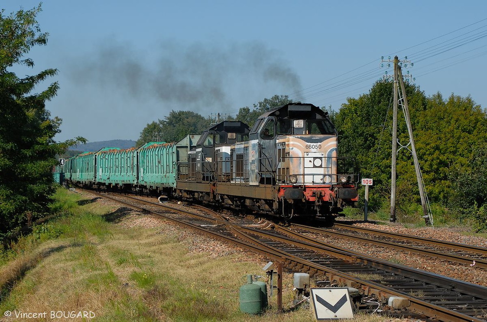 BB66050 and BB66261 at Etang-sur-Arroux.