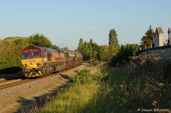 La Class 66052 à Bengy-sur-Craon.