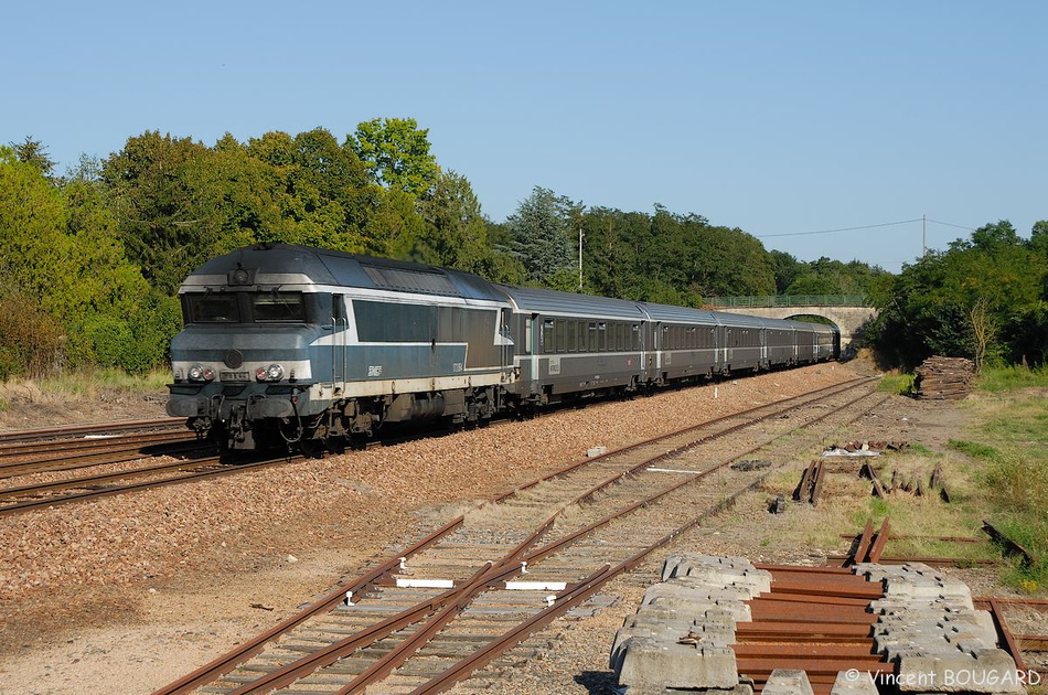 La CC72064 à La Guerche-sur-l'Aubois.