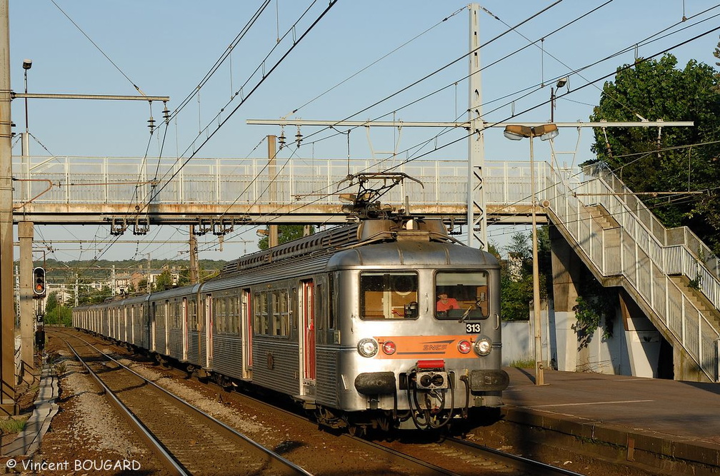 La Z5313 à Viroflay Rive-Gauche.