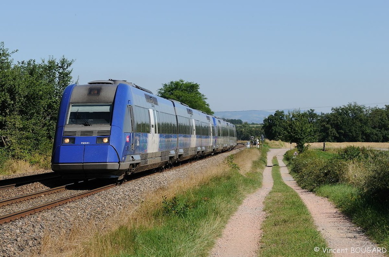 L'X72531 à St Romain-la-Motte.