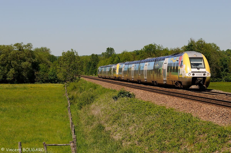 Les B82502 et B82505 près de Chanoy.