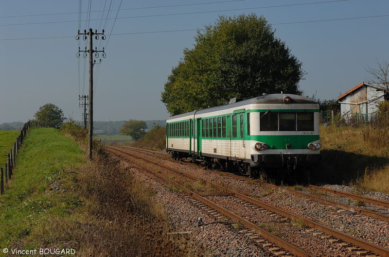 L'X4595 à Ciry-le-Noble.