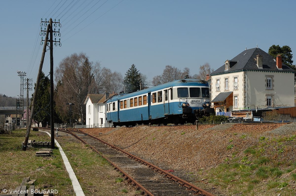 L'X2883 à Ussel.