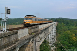 RTG T2002-T2049 on Busseau-sur-Creuse's viaduct.