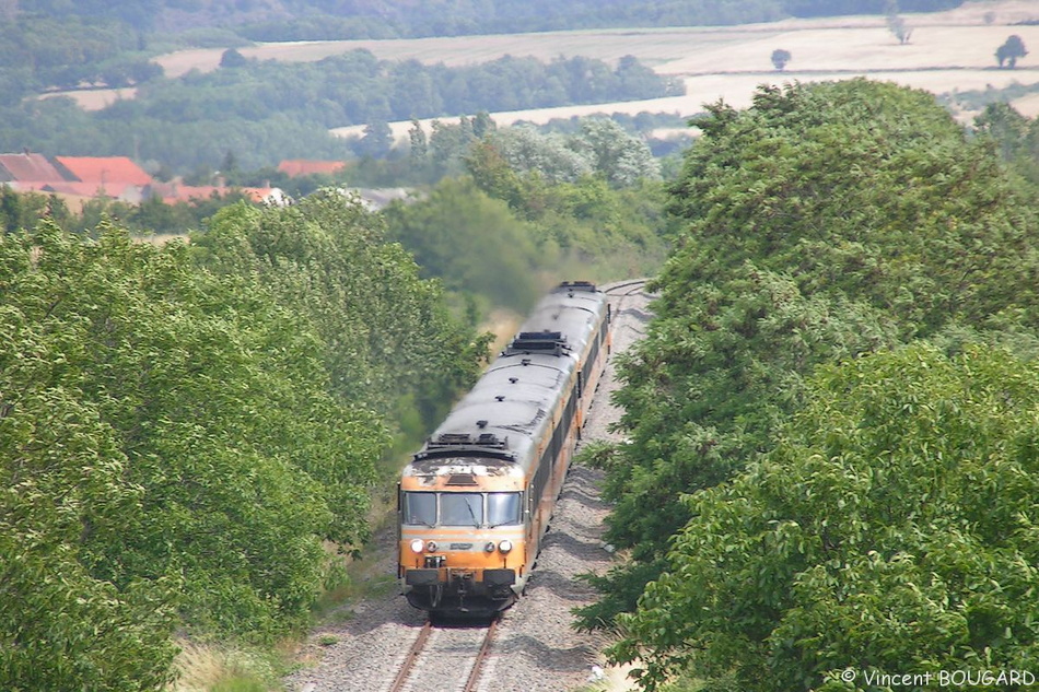 La RTG T2002-T2049 près de Naves.