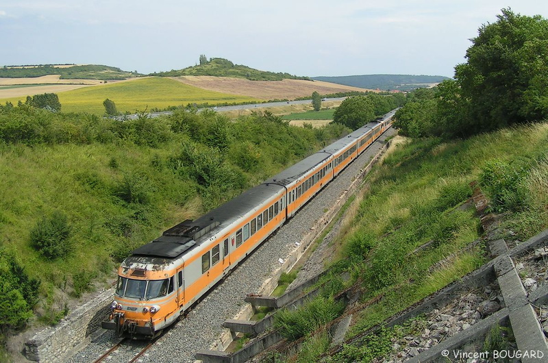 La RTG T2002-T2049 près de Naves.