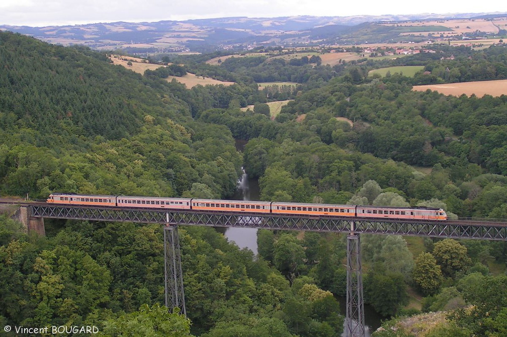 RTG T2033-T2034 on Rouzat's viaduct.