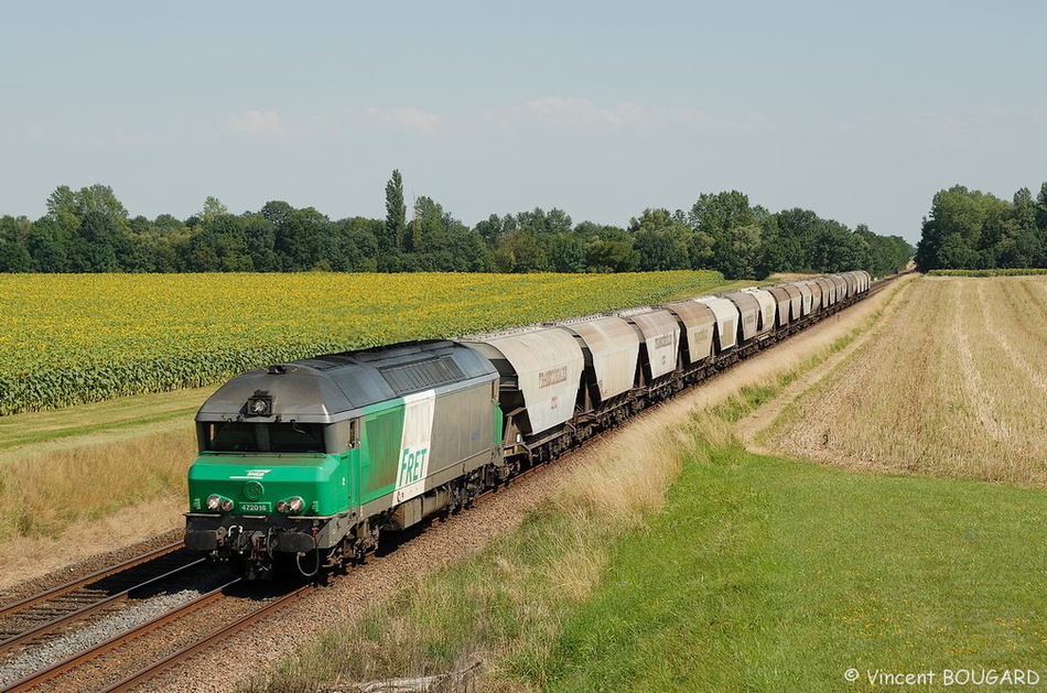 La CC 72016 à Osmoy avec un train de Fret en provenance du silo de Moulins-sur-Yèvre. 72016_osmoy.jpg
