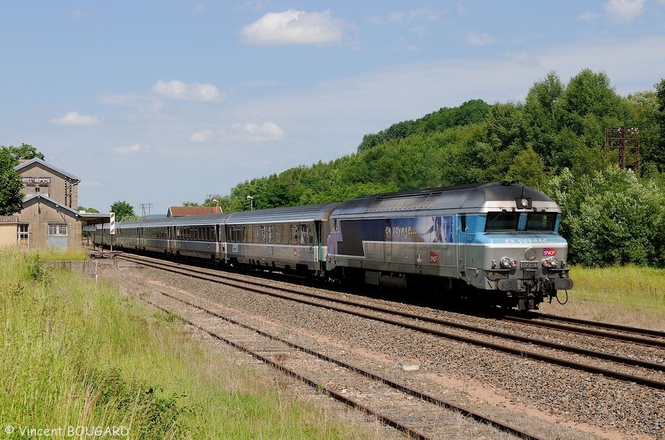 CC72121 at Vitrey-Vernois station.