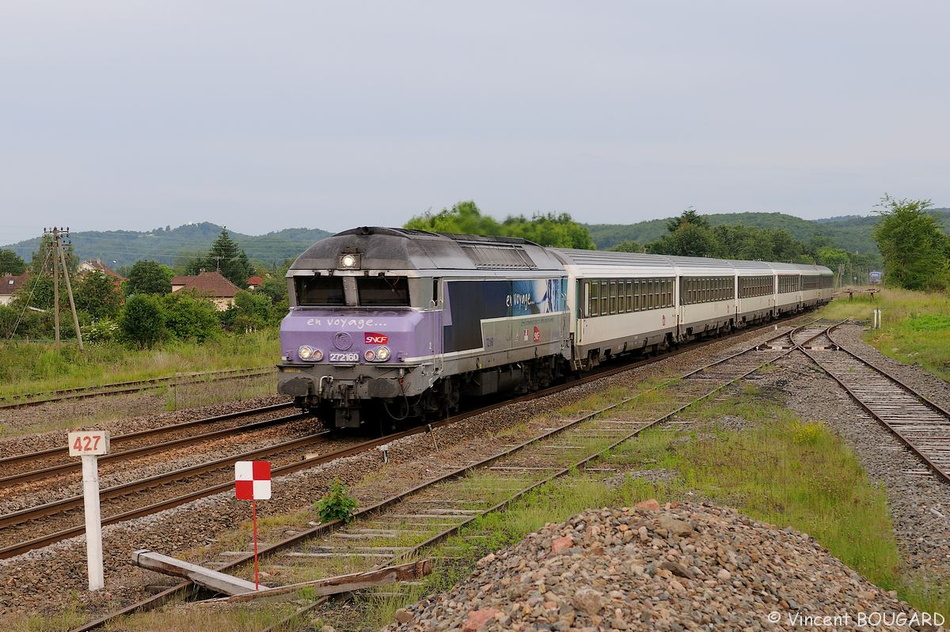 La CC72160 près de la gare de Champagney.