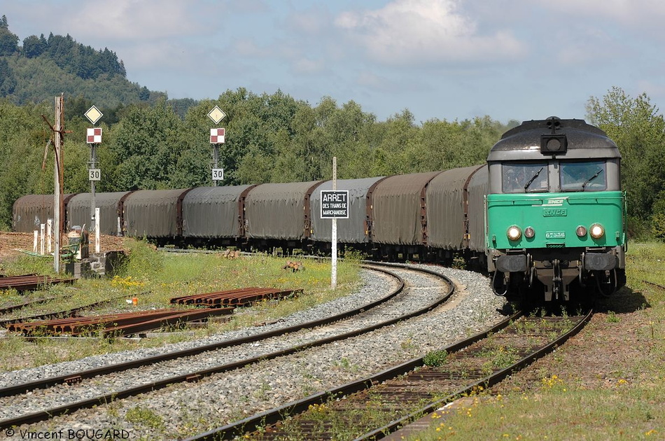 Les BB67536 et BB67401 près de Volvic.