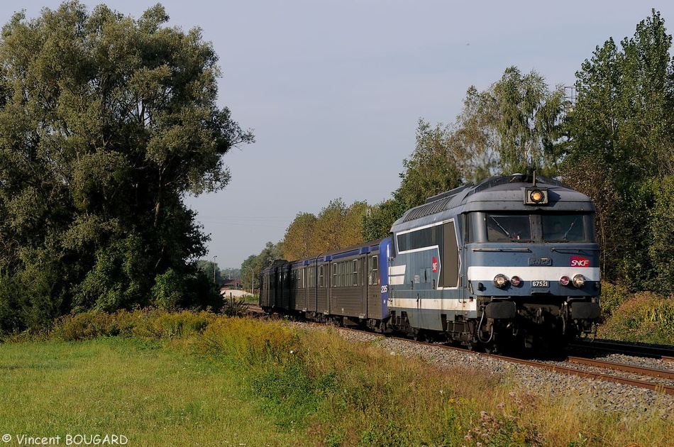 La BB 67521 près de La Wantzenau avec un train TER Strasbourg-Lauterbourg, assuré avec une RRR (Rame Réversible Régionale). 67521_la-wantzenau.jpg