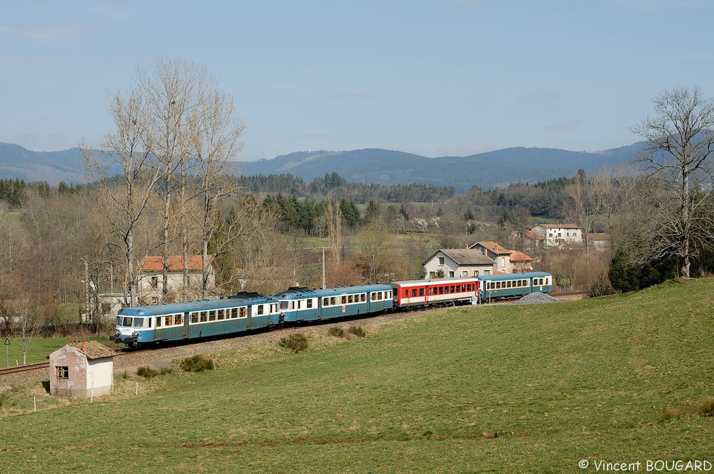 Deux X2800 près de Celles-sur-Durolles.