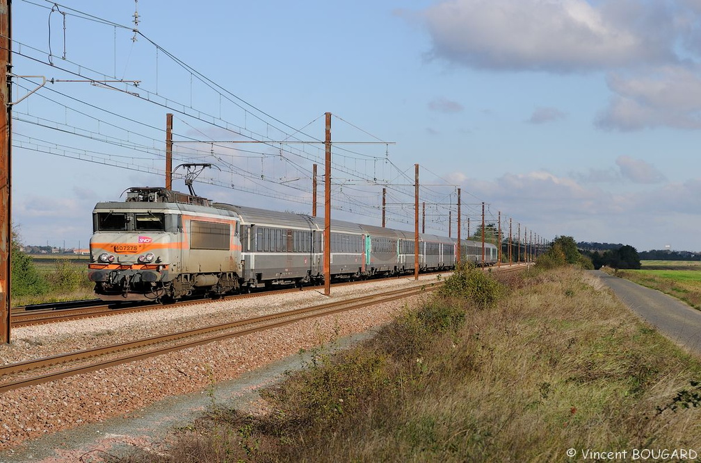 La BB7275 près de Rouvray-St-Denis.