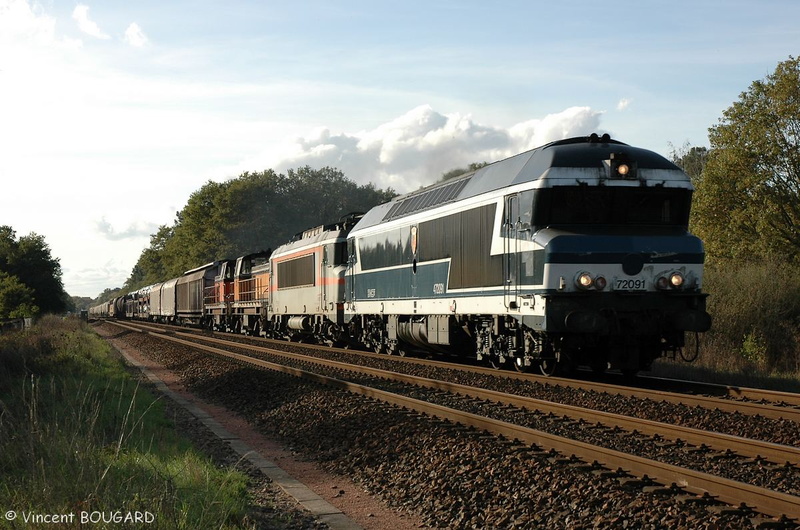 La CC72091, la BB22299 et la BB64005 à Villefranche-sur-Cher.