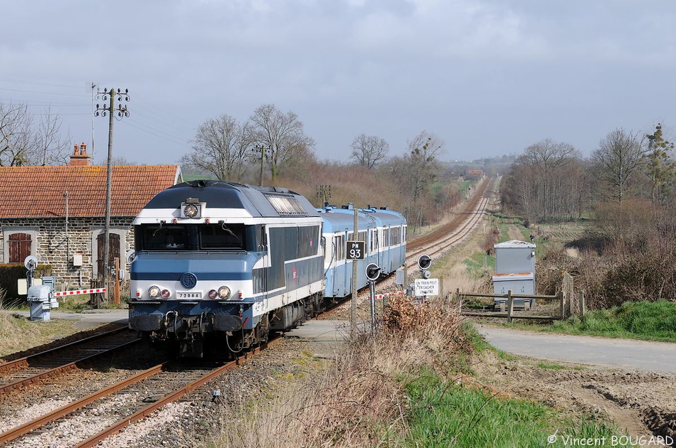 La CC72084 avec les X2847 et X2875 près de Servon.