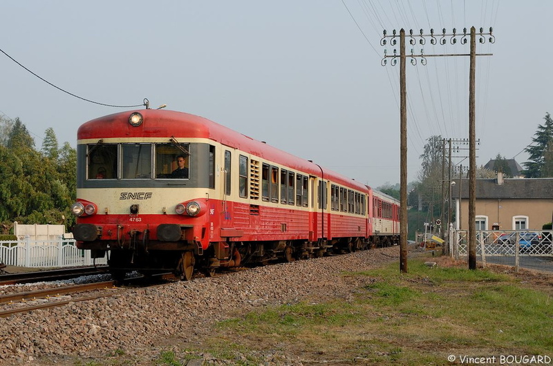 Les X4763 et X4771 à St Paterne-Racan.