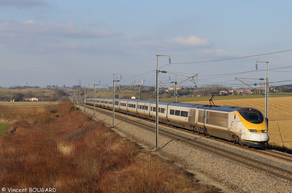 Le TGV Eurostar 3223 à Civrieux.