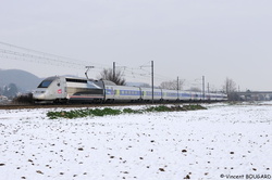 Le TGV POS 4402 à Beynost.