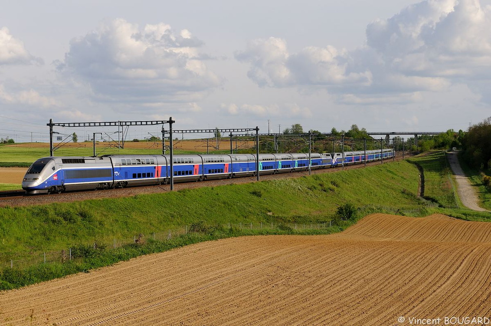 Le TGV Duplex 213 à Montanay.