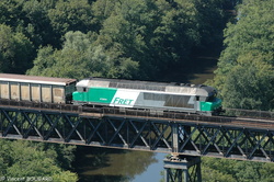 La CC72004 sur le viaduc de Rouzat.