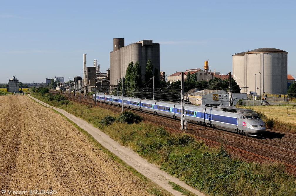 Le TGV Sud-Est 14 à Artenay.