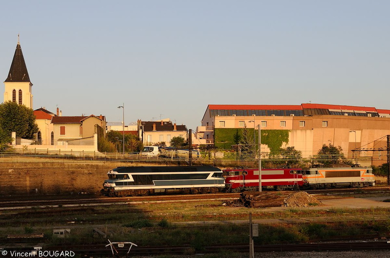 Les CC72084, BB9291 et BB7392 à St Fons.