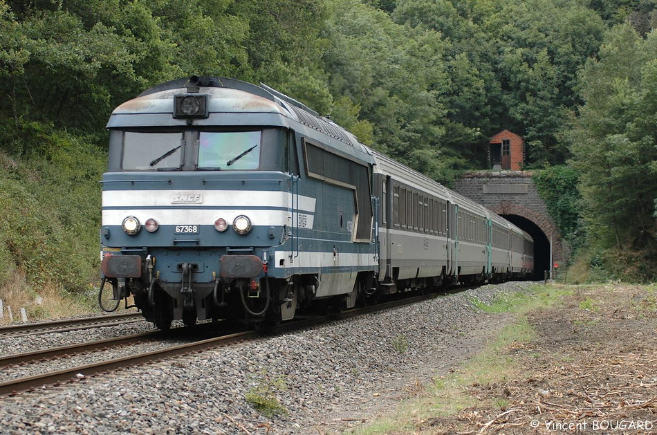 La BB 67368 dans la rampe des Sauvages, côté Amplepuis, avec le train 4580 Lyon-Bordeaux. 67368_sauvages_2.jpg