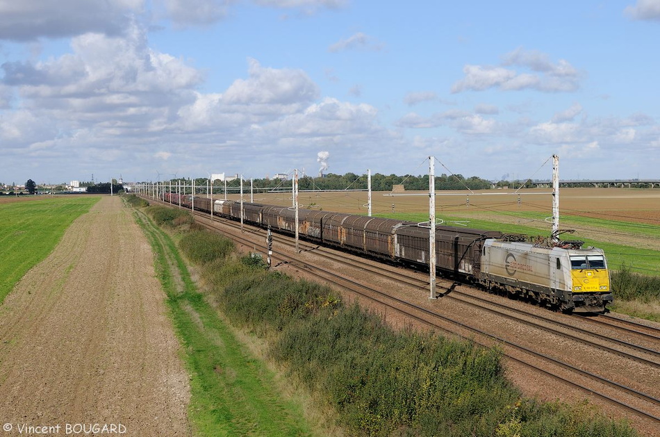 La E 186 317-4 à La Croix-Briquet, près de Chevilly, avec un train de Fret ECR Lérouville-Irun. E186-317-4_la-croix-briquet.jpg