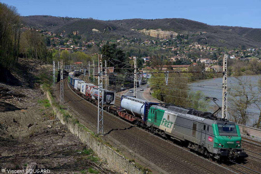 La BB37002 à St Romain-au-Mont-d'Or.