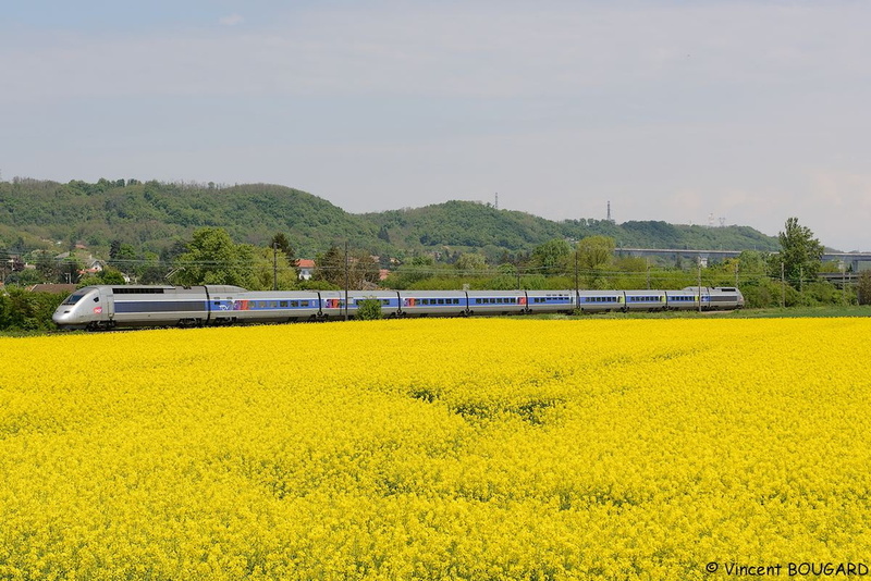 Le TGV POS 4408 à Beynost.