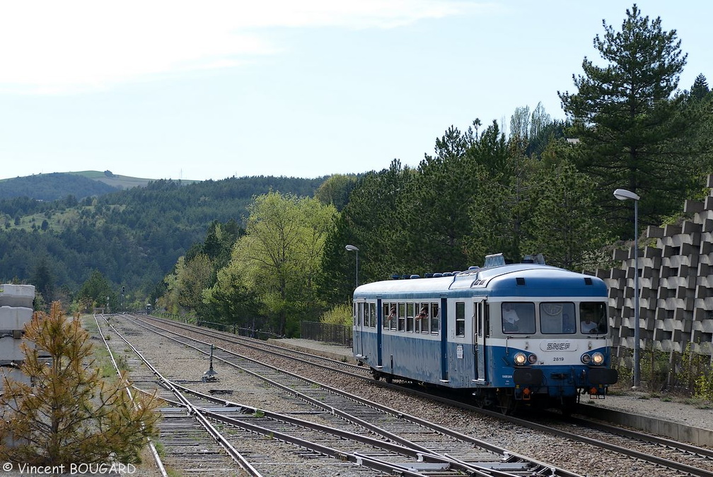 L'X2819 à Savines-le-Lac.