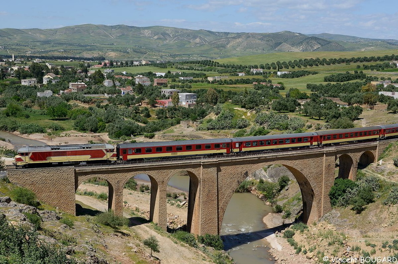 La DF109 sur le Viaduc de Bouhlou.