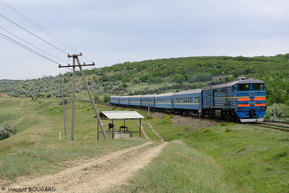 La 3TE10M-1249 près de Bumbăta.