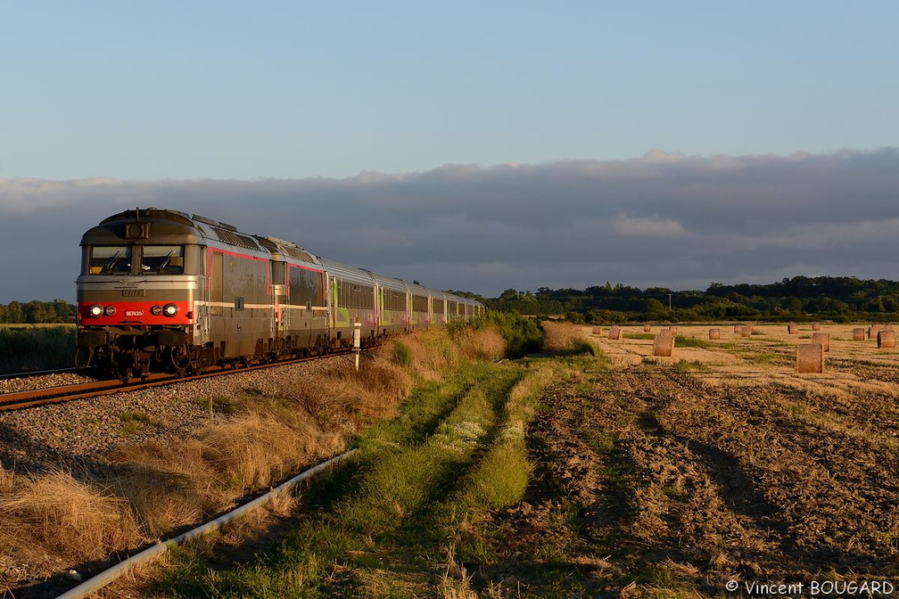 Les BB67435 et BB67427 près d'Yves.