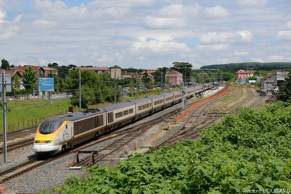 Le TGV Eurostar 3224 à Sathonay-Camp.