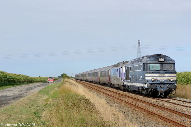 Les BB67556 et BB67419 près de Ste Gemme-la-Plaine.