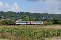 Les BB67316 et BB67330 à Beynost.