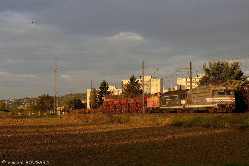 Les BB67209 et BB67230 à Beynost.