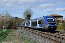 L'X73637 à St Romain-de-Popey.