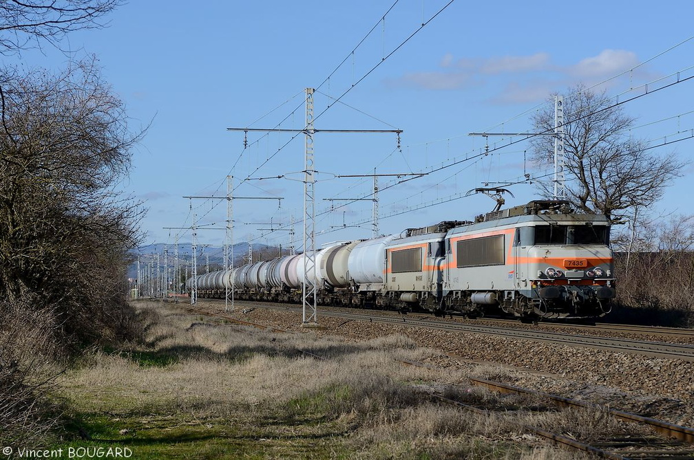 Les BB7435 et BB7432 à Quincieux.